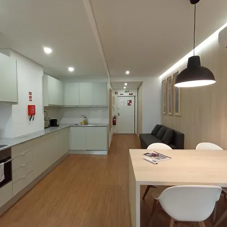 715 Gale Wi-fi, Estacionamento Apartment